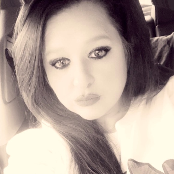 Meet your Posher, Mindy - Picture 1 of 1